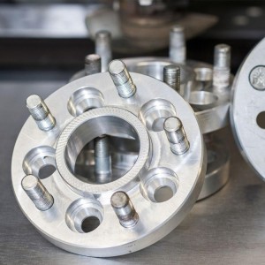 供应精密cnc加工医疗器械通讯半导体汽车及机器人零部件